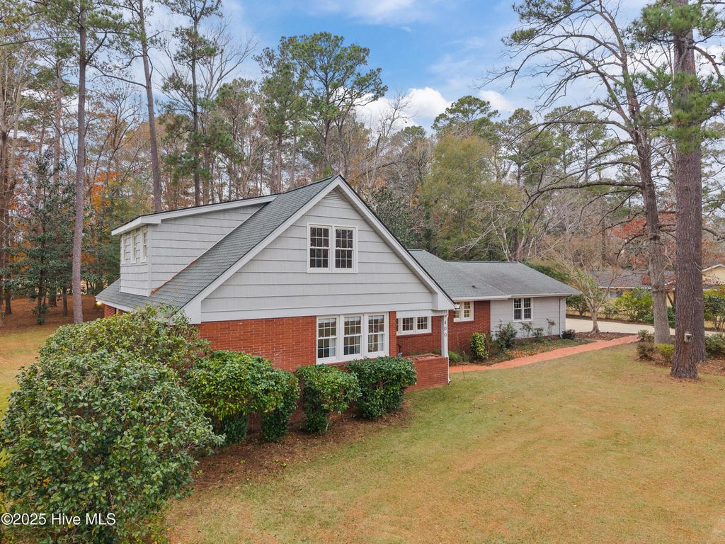 Photo of 400 Country Club Drive, Jacksonville, NC 28546 (MLS # 100544163)