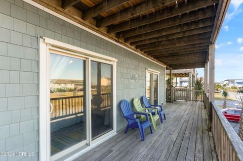 A home in Topsail Beach