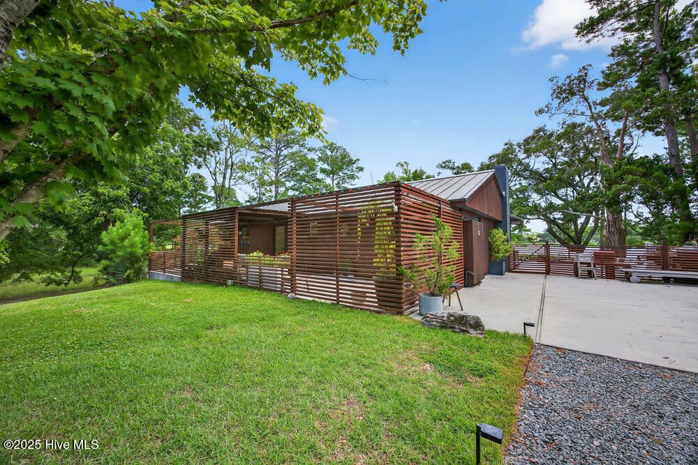 2425 Alford Landing Drive