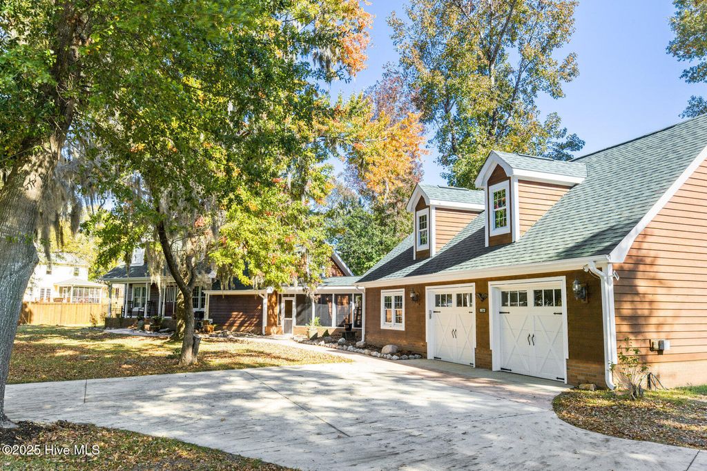 Photo of 1072 River Road SE, Leland, NC 28451 (MLS # 100542289)