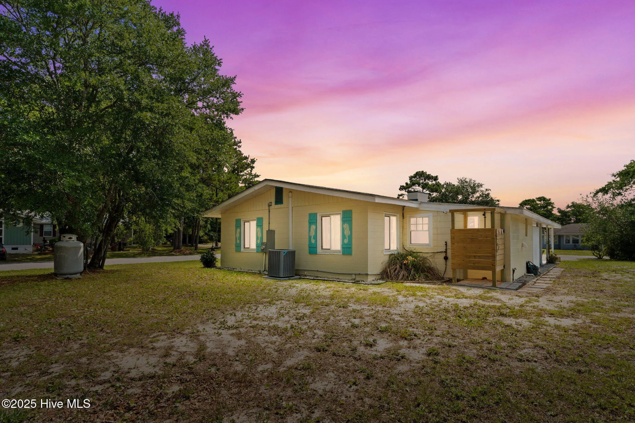 Oak Island, North Carolina 28465, United States, 3 Bedrooms Bedrooms, ,2 BathroomsBathrooms,Residential,Pending,183252