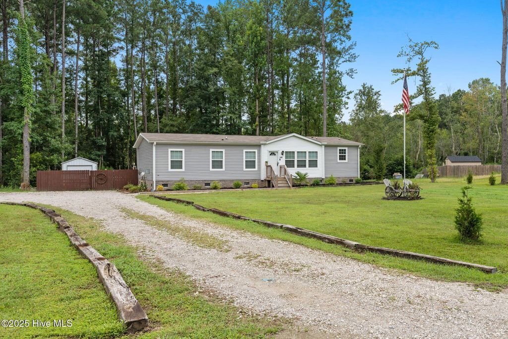 Photo of 546 Pond Road, Rocky Point, NC 28457 (MLS # 100522065)