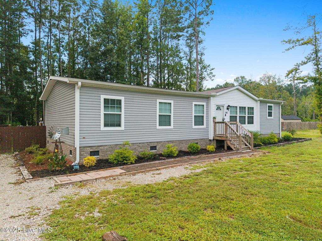 Photo of 546 Pond Road, Rocky Point, NC 28457 (MLS # 100522065)