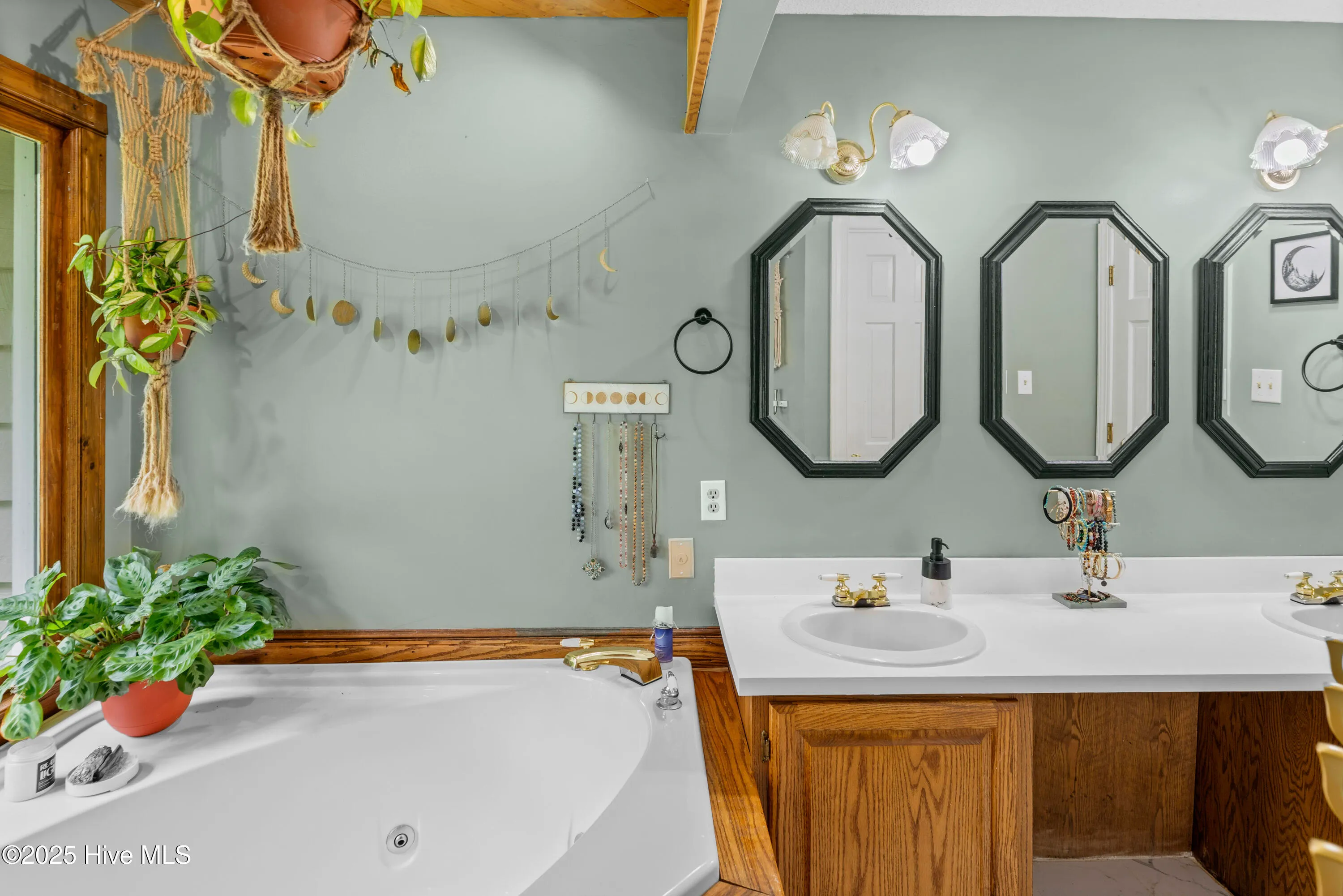 Jacksonville, North Carolina 28546, United States, 3 Bedrooms Bedrooms, ,3 BathroomsBathrooms,Residential,Pending,205630