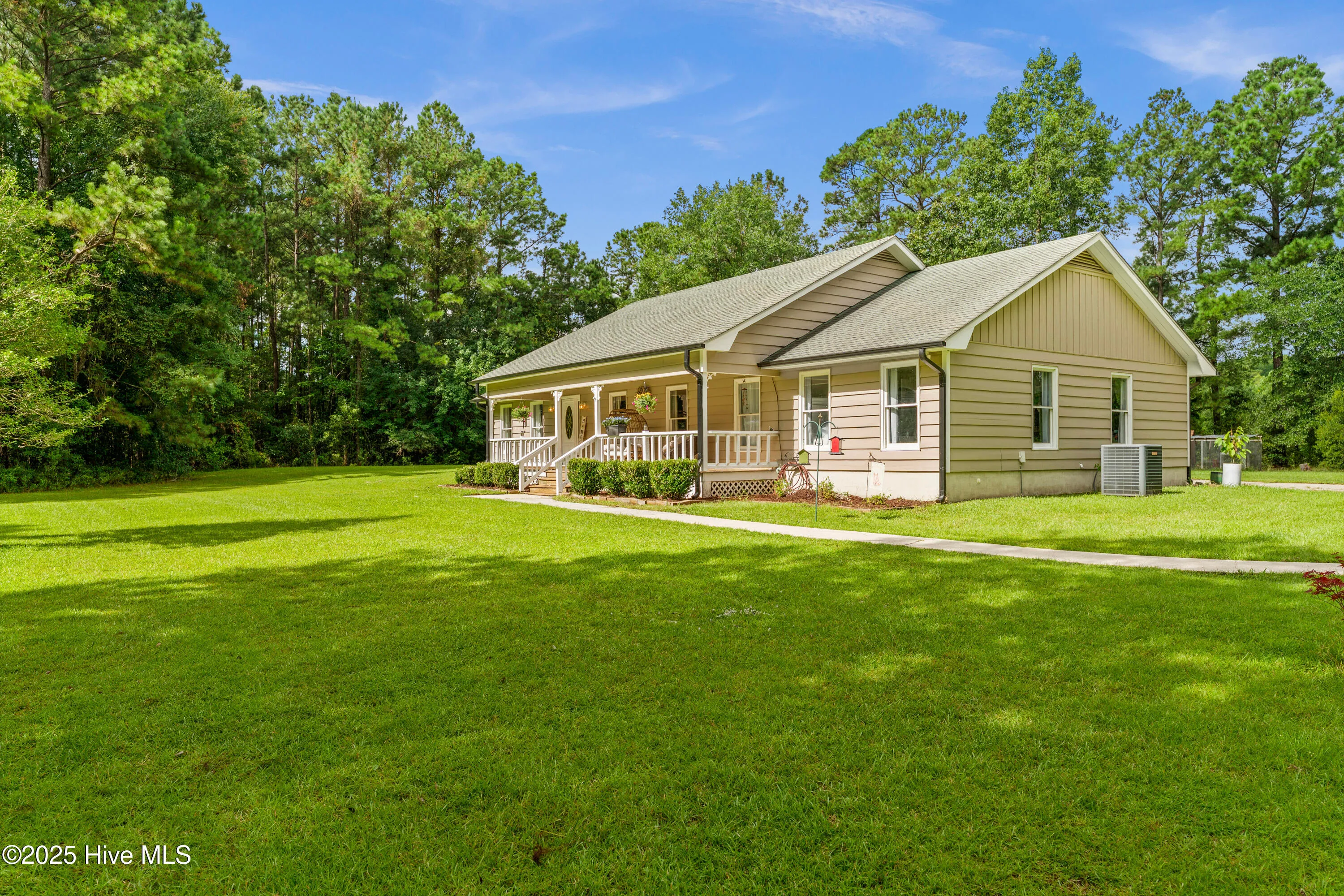 Jacksonville, North Carolina 28546, United States, 3 Bedrooms Bedrooms, ,3 BathroomsBathrooms,Residential,Pending,205630