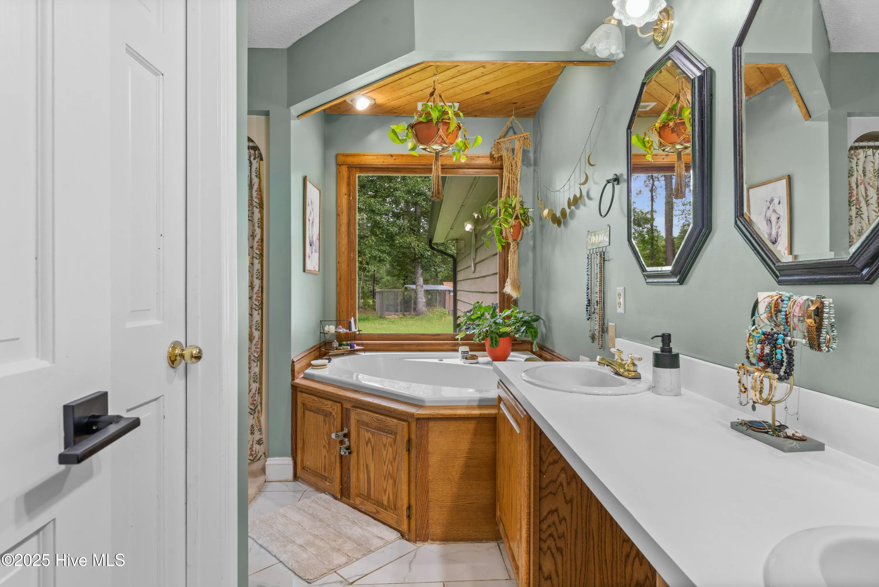 Jacksonville, North Carolina 28546, United States, 3 Bedrooms Bedrooms, ,3 BathroomsBathrooms,Residential,Pending,205630