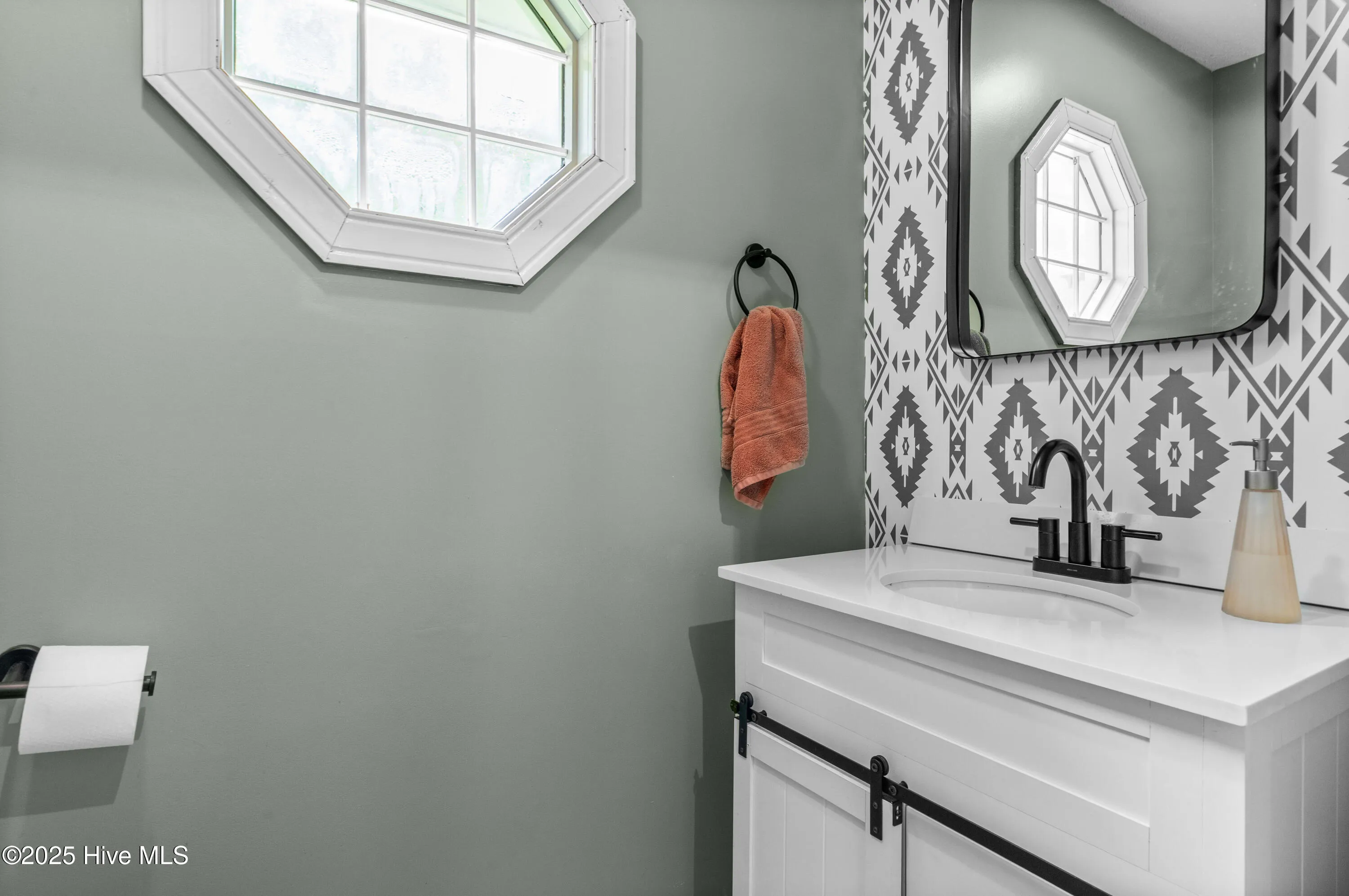 Jacksonville, North Carolina 28546, United States, 3 Bedrooms Bedrooms, ,3 BathroomsBathrooms,Residential,Pending,205630