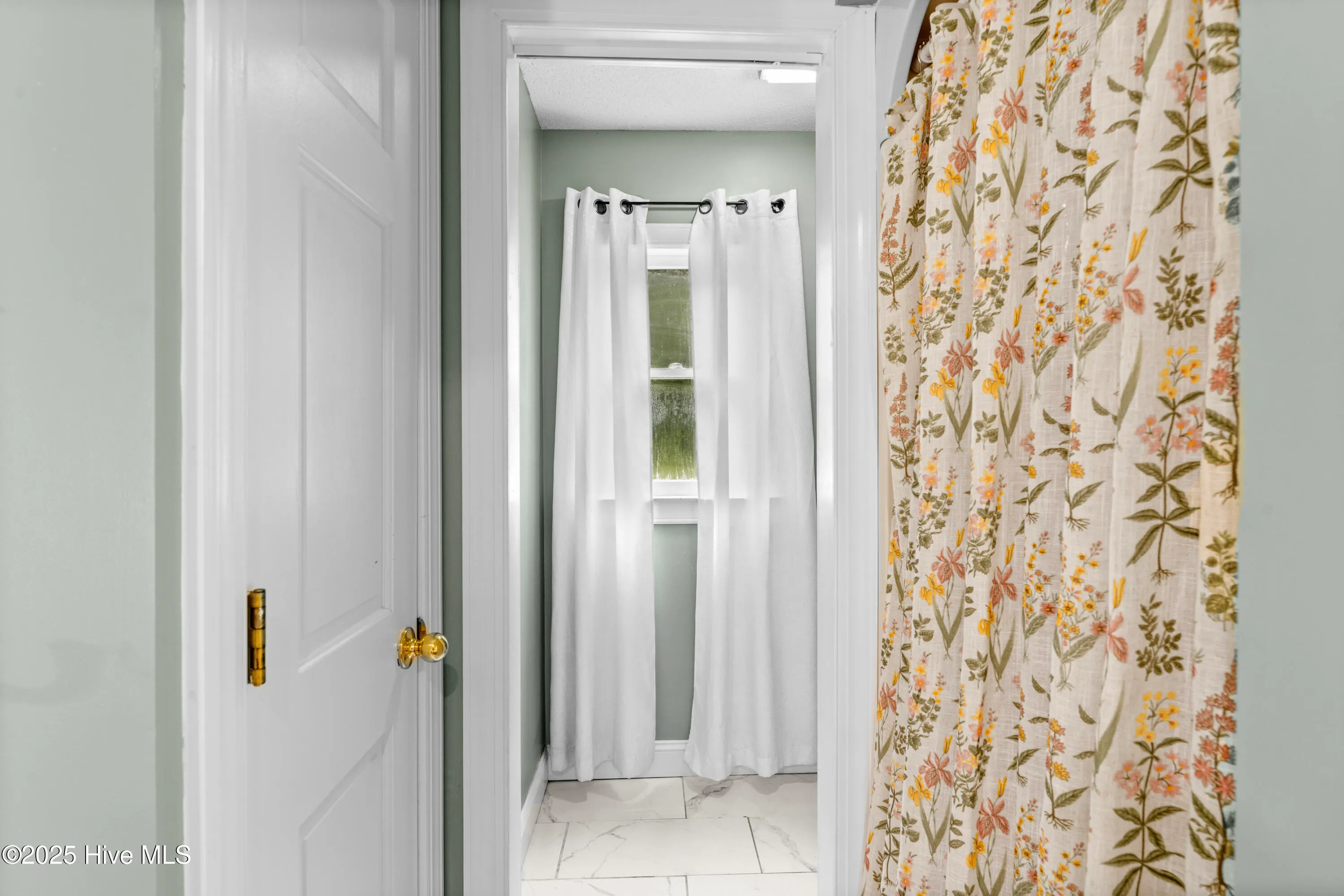 Jacksonville, North Carolina 28546, United States, 3 Bedrooms Bedrooms, ,3 BathroomsBathrooms,Residential,Pending,205630