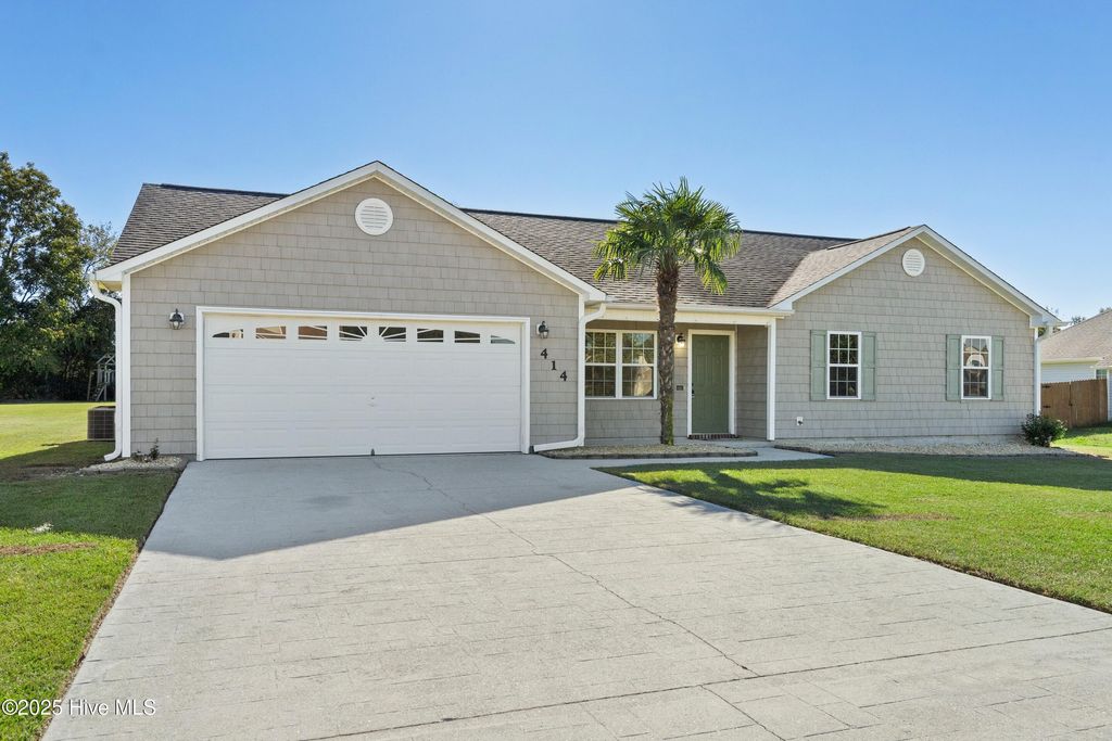 Photo of 414 John Deere Court, Richlands, NC 28574 (MLS # 100538097)