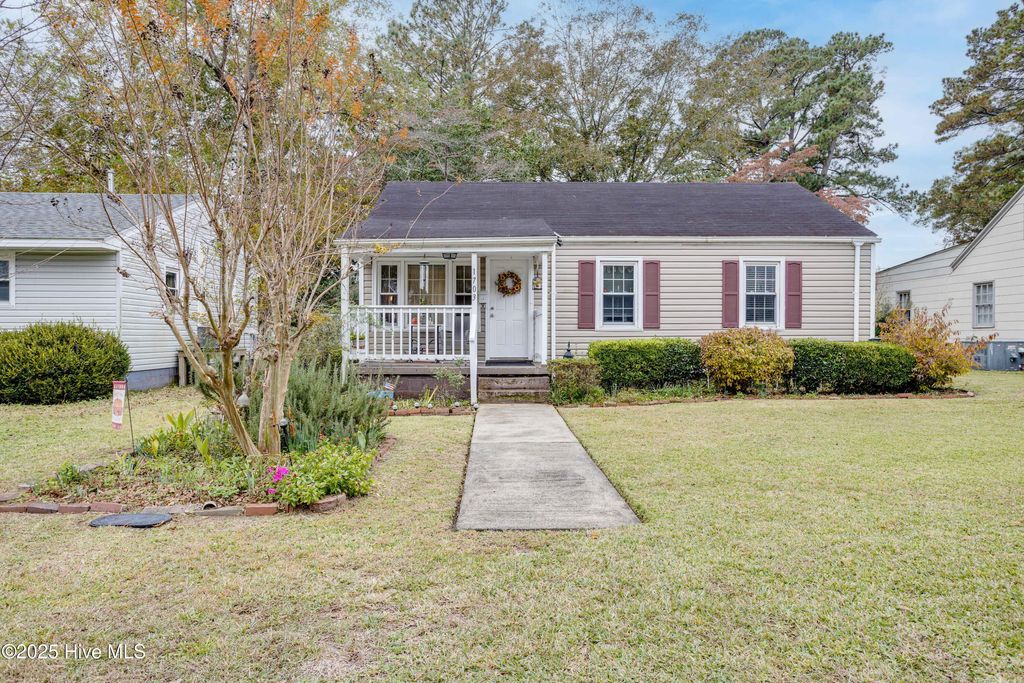 Photo of 1703 High Street, New Bern, NC 28560 (MLS # 100541226)
