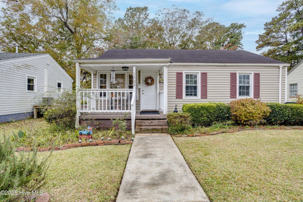 Photo of 1703 High Street, New Bern, NC 28560 (MLS # 100541226)