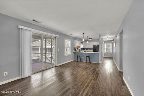 Tiny photo for 2720 S 17th Street S #Apt D, Wilmington, NC 28412 (MLS # 100535048)