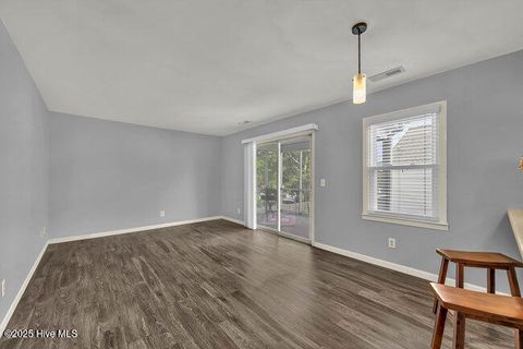 Tiny photo for 2720 S 17th Street S #Apt D, Wilmington, NC 28412 (MLS # 100535048)