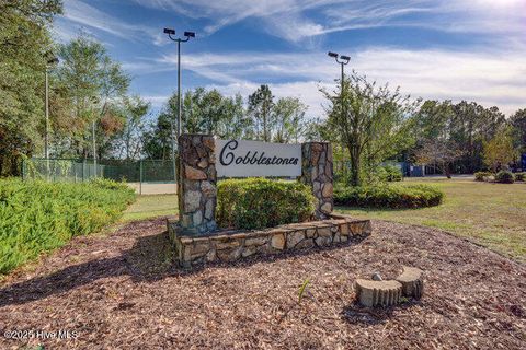Tiny photo for 2720 S 17th Street S #Apt D, Wilmington, NC 28412 (MLS # 100535048)