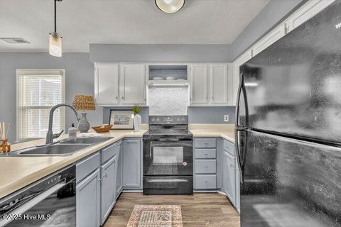 Tiny photo for 2720 S 17th Street S #Apt D, Wilmington, NC 28412 (MLS # 100535048)