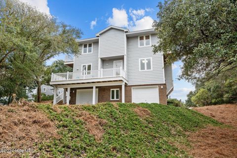 A home in Pine Knoll Shores