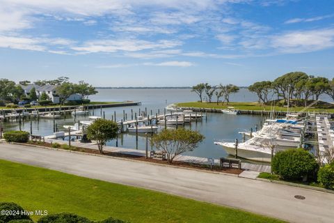 A home in Pine Knoll Shores