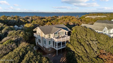 A home in Pine Knoll Shores