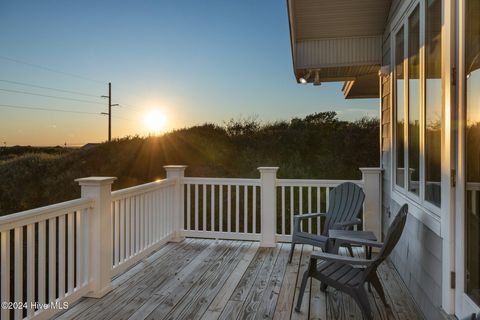 A home in Pine Knoll Shores