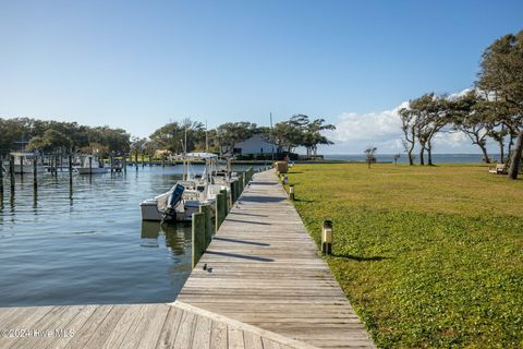 A home in Pine Knoll Shores