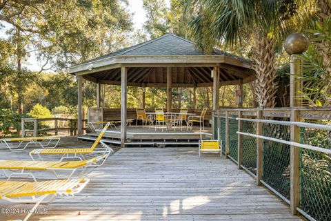 A home in Pine Knoll Shores