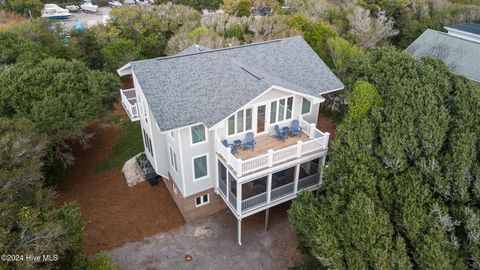 A home in Pine Knoll Shores