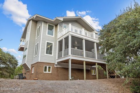 A home in Pine Knoll Shores