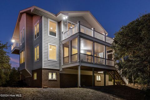 A home in Pine Knoll Shores