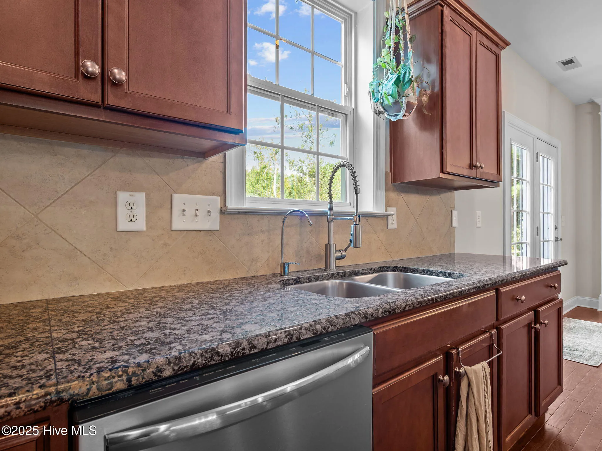 Swansboro, North Carolina 28584, United States, 5 Bedrooms Bedrooms, ,4 BathroomsBathrooms,Residential,Active,192092