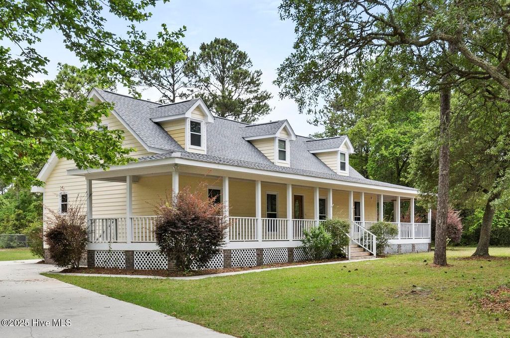 Photo of 5003 Robert Ruark Drive SE, Southport, NC 28461 (MLS # 100510908)