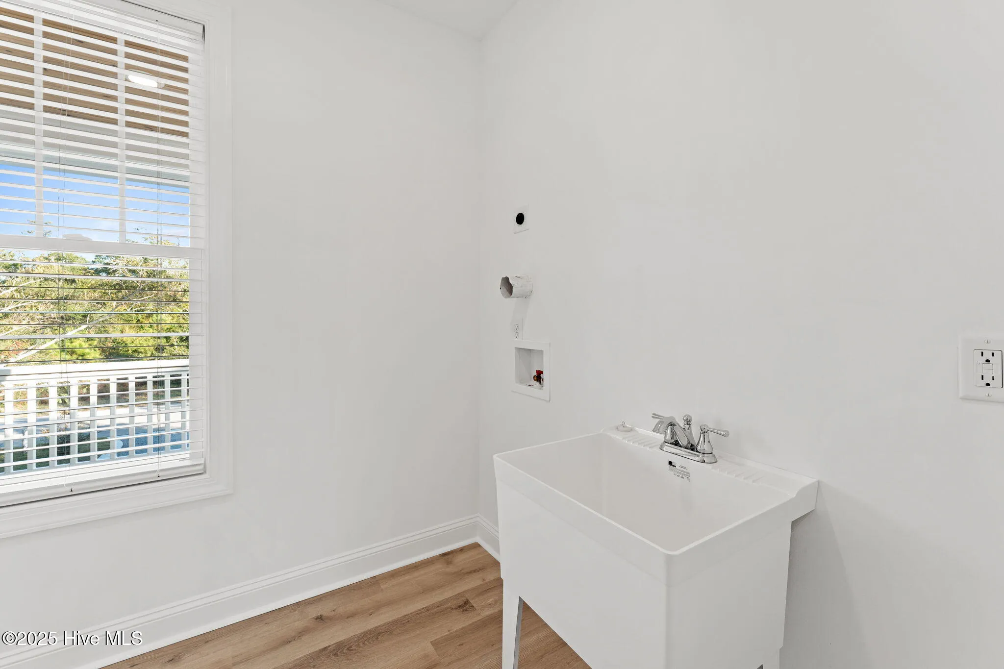 Oak Island, North Carolina 28465, United States, 4 Bedrooms Bedrooms, ,3 BathroomsBathrooms,Residential,Active,239080