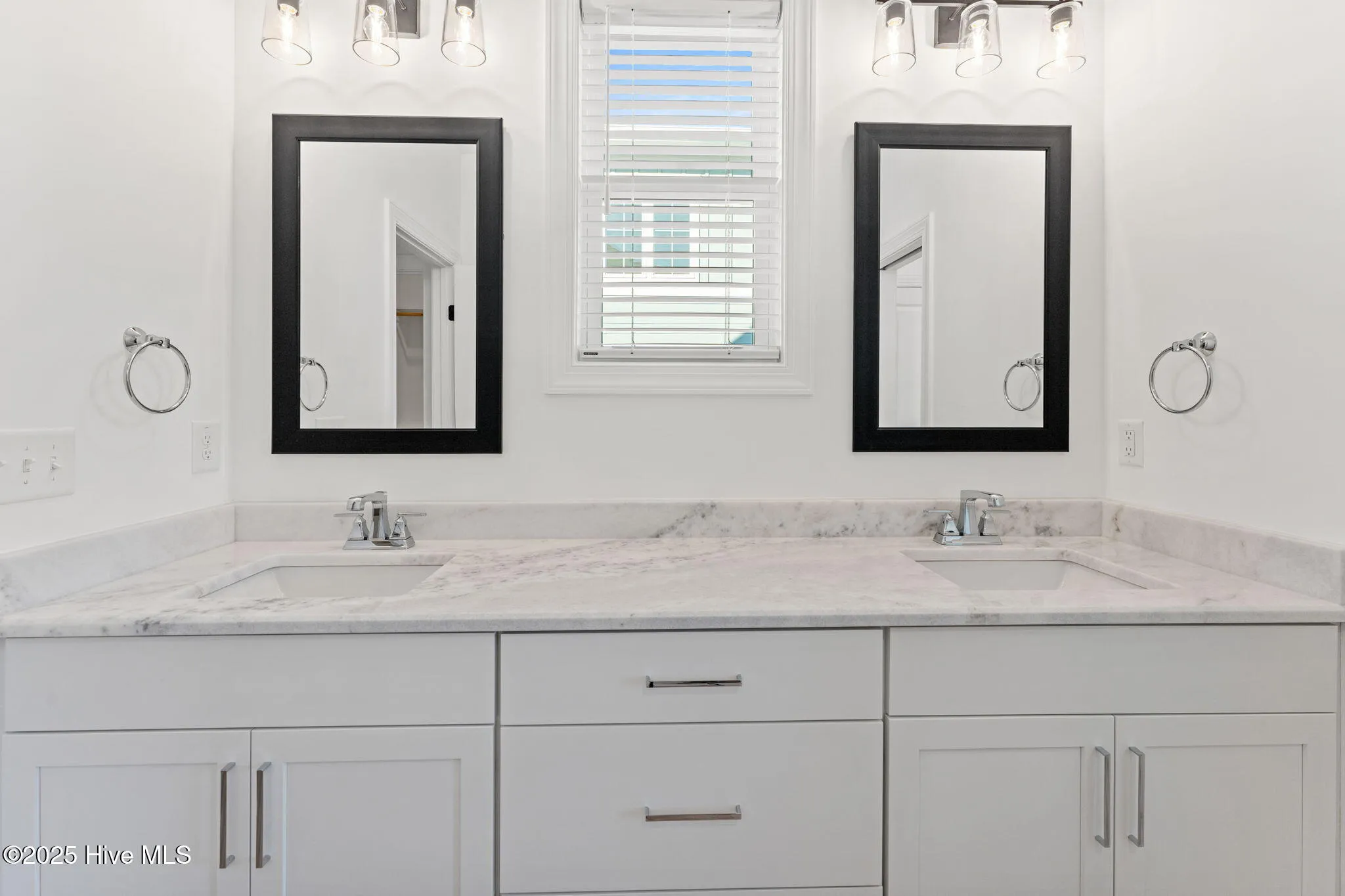 Oak Island, North Carolina 28465, United States, 4 Bedrooms Bedrooms, ,3 BathroomsBathrooms,Residential,Active,239080