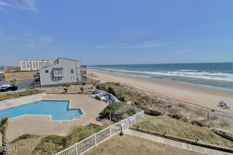 A home in North Topsail Beach