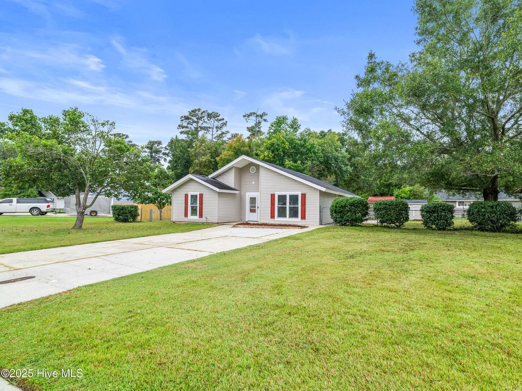Photo of 302 S Willow Lane, Jacksonville, NC 28546 (MLS # 100533620)