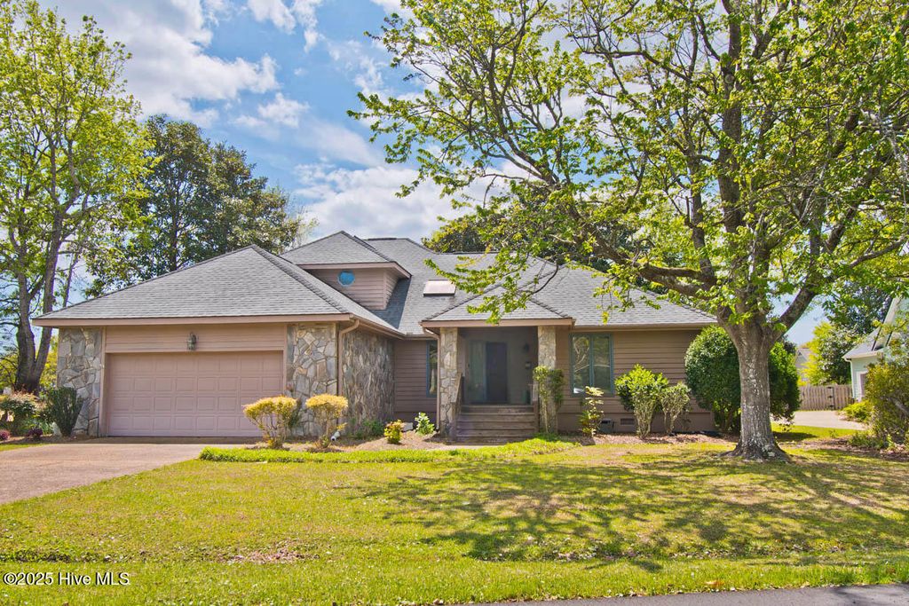 Photo of 124 Pine Bluff Drive, Morehead City, NC 28557 (MLS # 100503663)