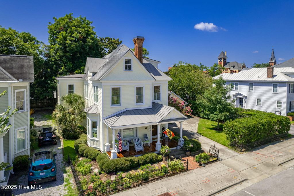 Photo of 207 Broad Street, New Bern, NC 28560 (MLS # 100521033)