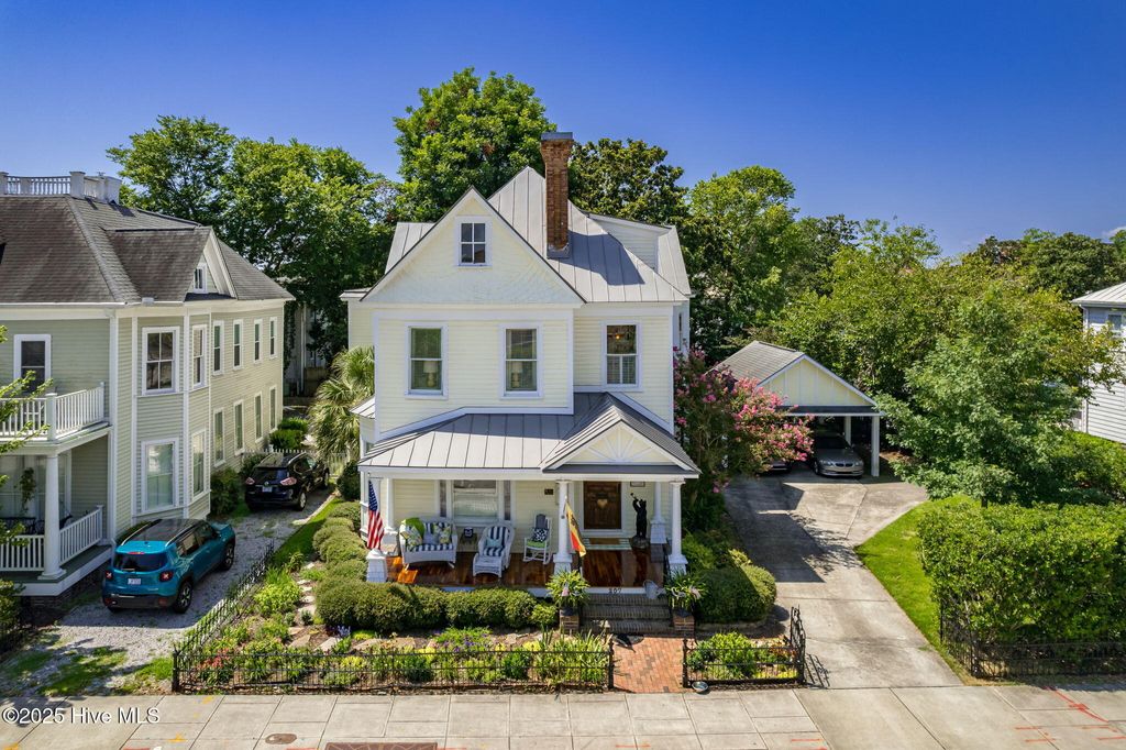 Photo of 207 Broad Street, New Bern, NC 28560 (MLS # 100521033)