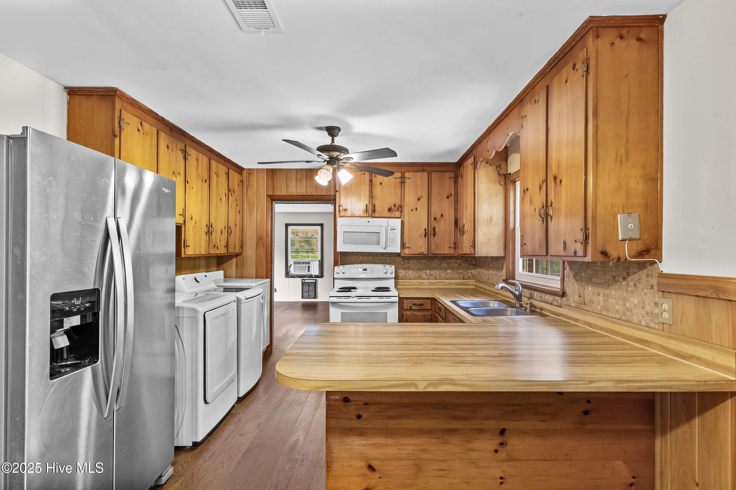 Wilmington, North Carolina 28405, United States, 3 Bedrooms Bedrooms, ,2 BathroomsBathrooms,Residential,Pending,157223