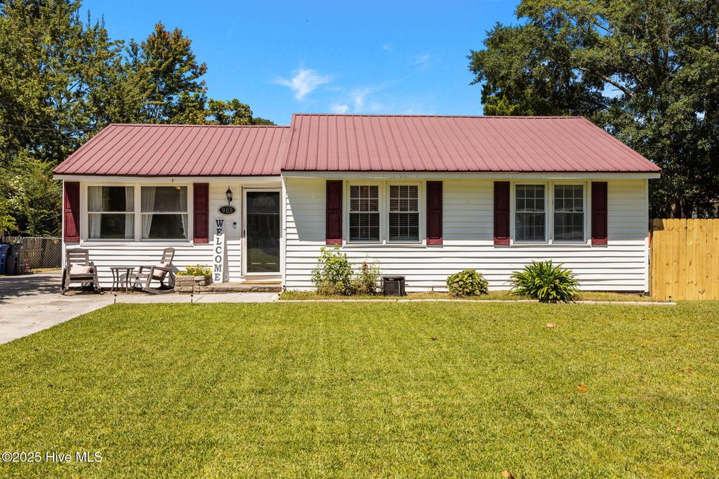 Photo of 905 School Street, Jacksonville, NC 28540 (MLS # 100528949)