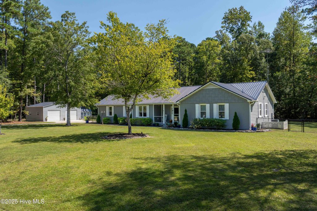 Photo of 102 Ridgewood Trail, New Bern, NC 28560 (MLS # 100531859)