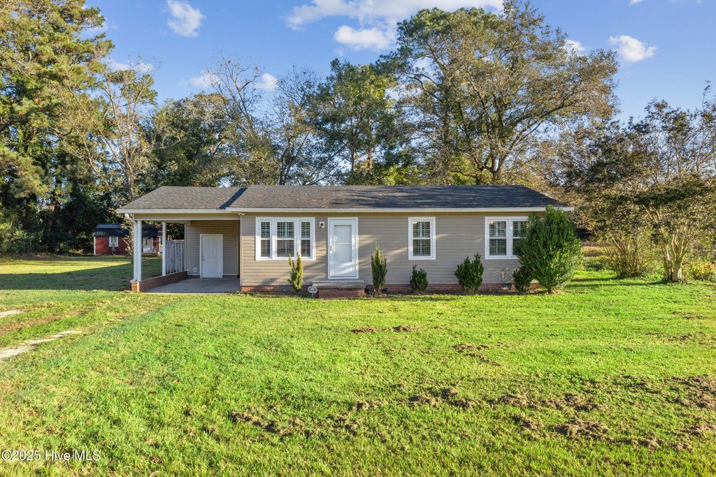 Photo of 627 Ludie Brown Road, Chinquapin, NC 28521 (MLS # 100536913)