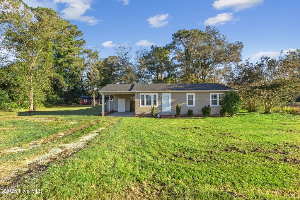 Photo of 627 Ludie Brown Road, Chinquapin, NC 28521 (MLS # 100536913)