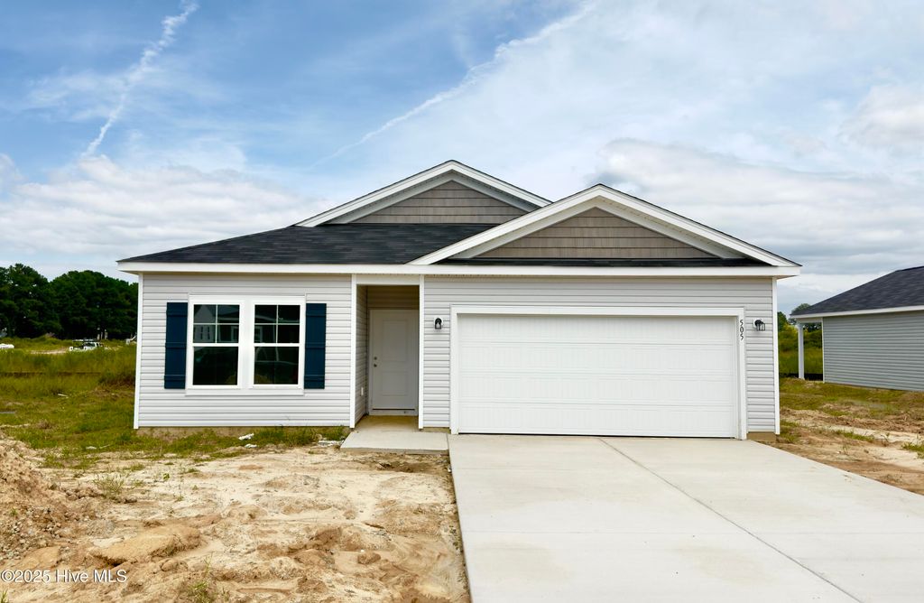 Photo of 505 Bellefonte Court, Richlands, NC 28574 (MLS # 100523047)