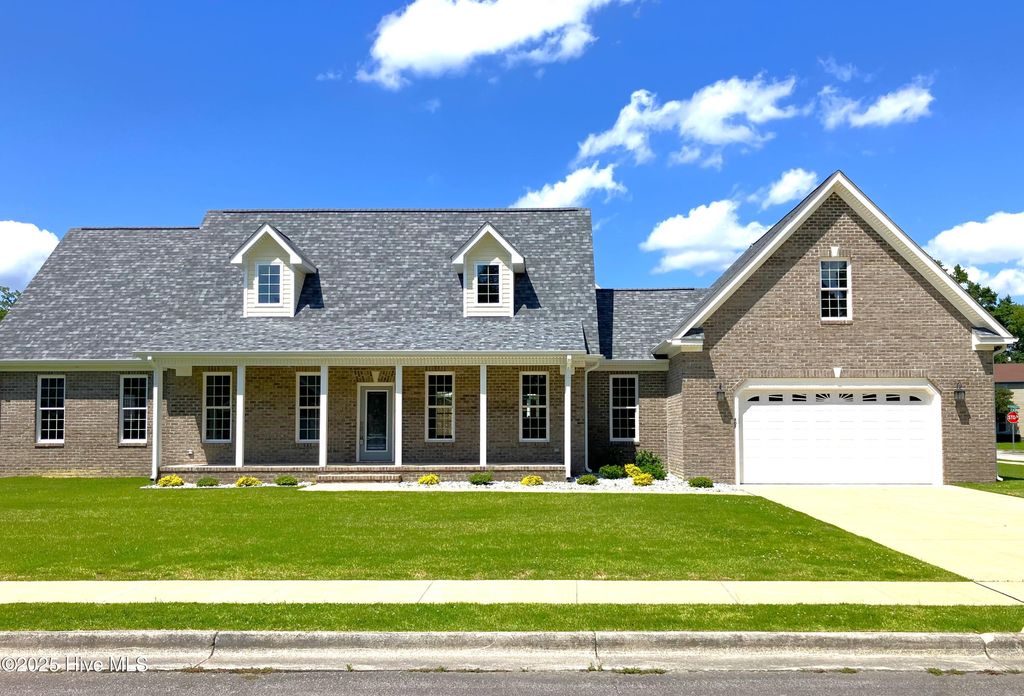 Photo of 407 King Richard Court, Jacksonville, NC 28546 (MLS # 100514108)