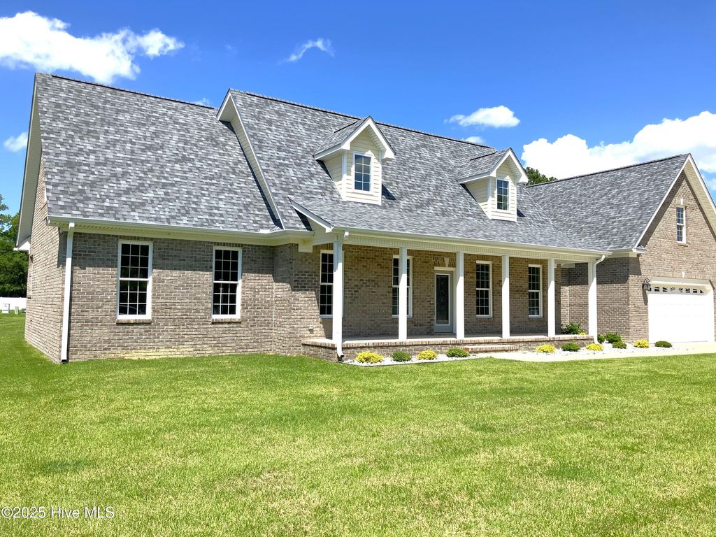 Photo of 407 King Richard Court, Jacksonville, NC 28546 (MLS # 100514108)