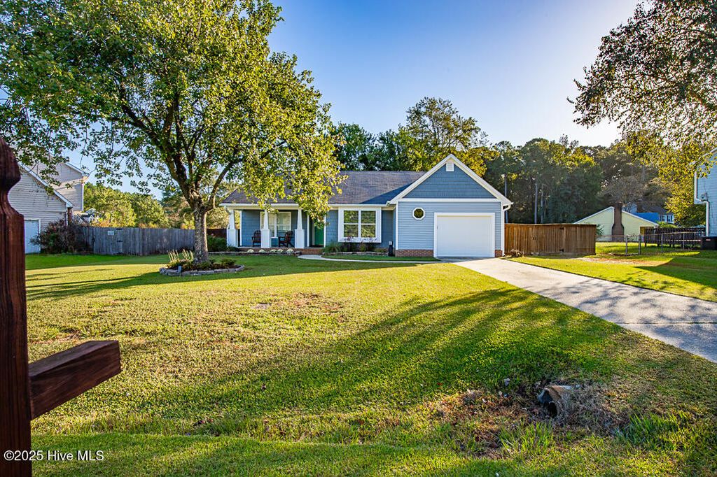 Photo of 902 Mandarin Trail, Jacksonville, NC 28540 (MLS # 100534414)