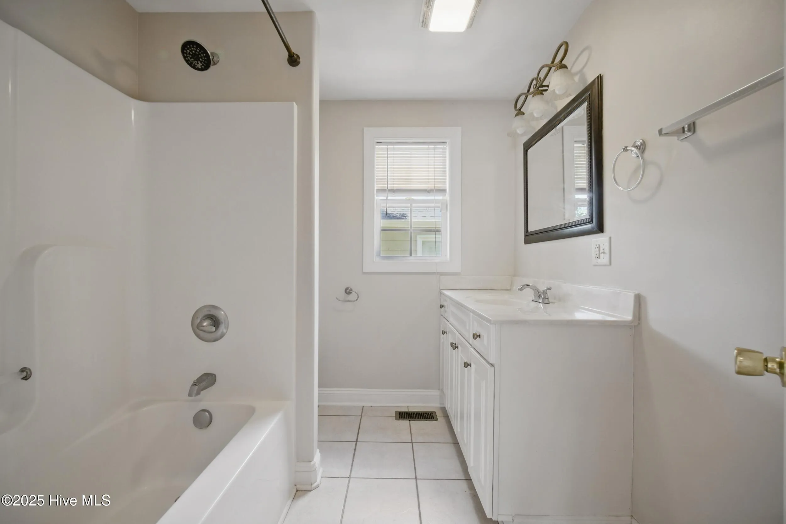 Elizabeth City, North Carolina 27909, United States, 3 Bedrooms Bedrooms, ,2 BathroomsBathrooms,Residential,Pending,123547