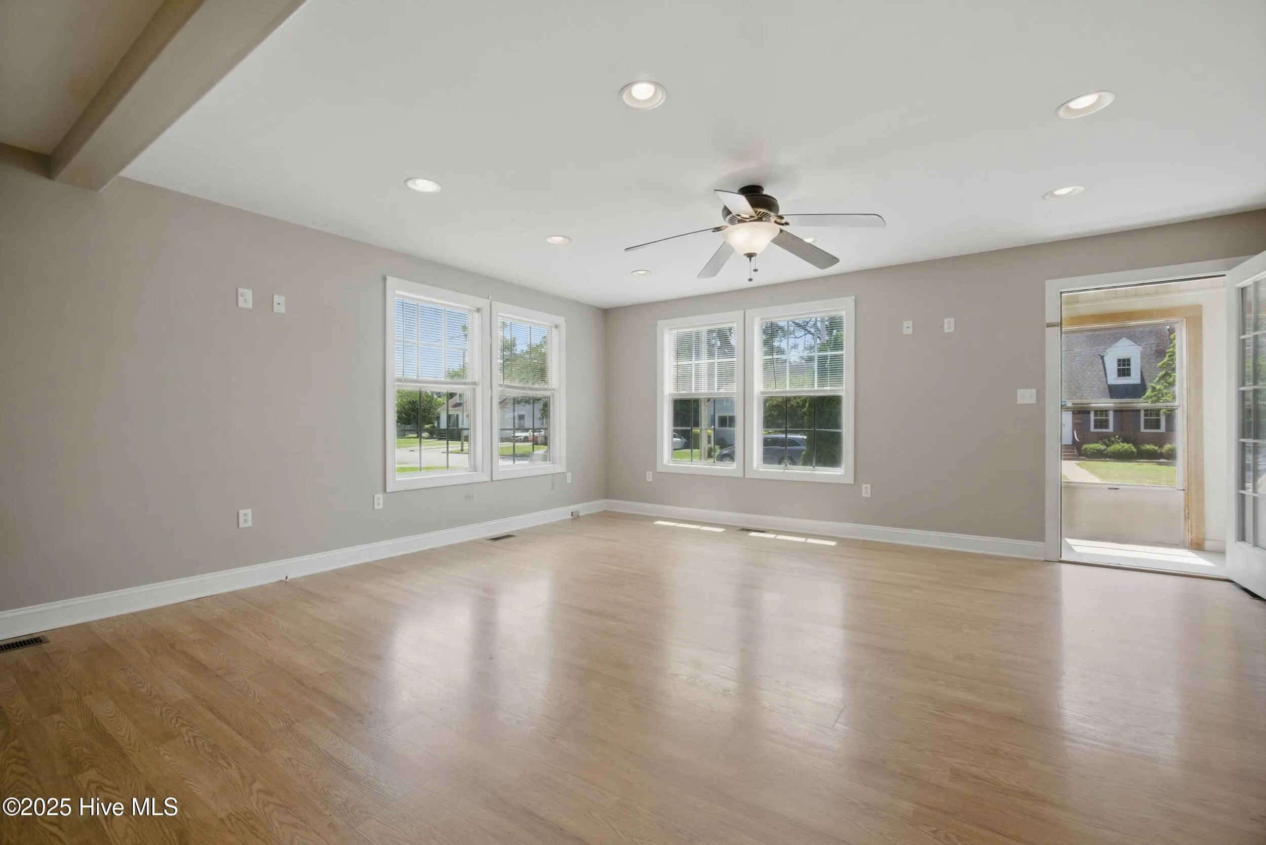 Elizabeth City, North Carolina 27909, United States, 3 Bedrooms Bedrooms, ,2 BathroomsBathrooms,Residential,Pending,123547