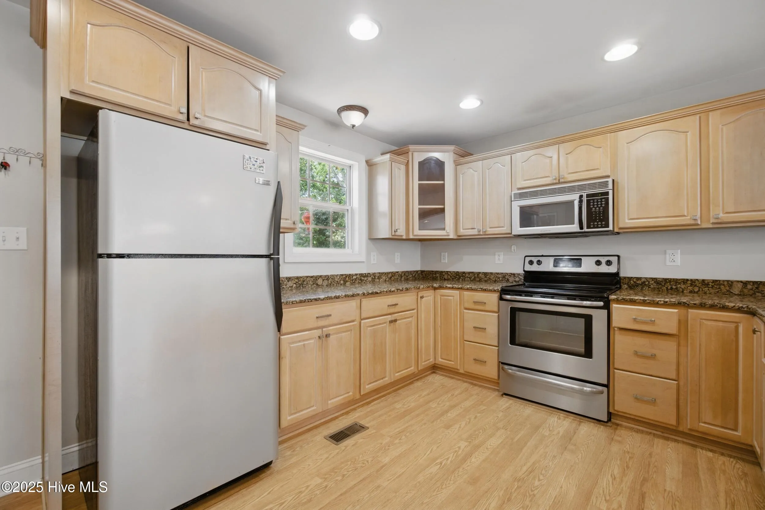 Elizabeth City, North Carolina 27909, United States, 3 Bedrooms Bedrooms, ,2 BathroomsBathrooms,Residential,Pending,123547