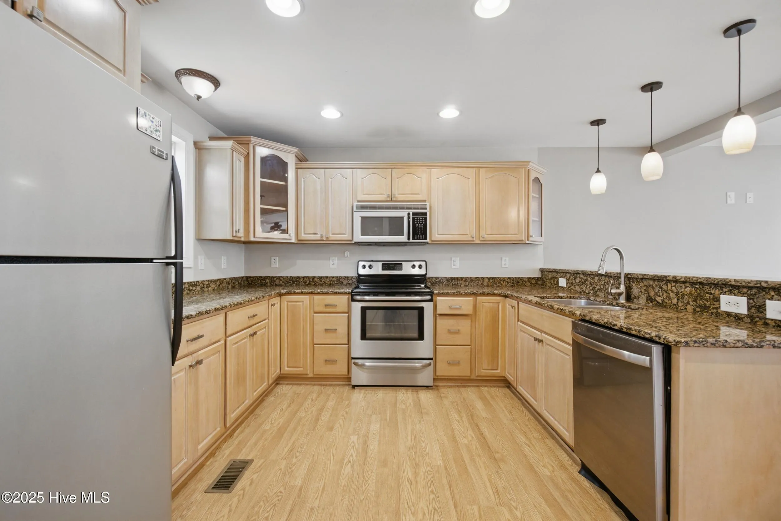 Elizabeth City, North Carolina 27909, United States, 3 Bedrooms Bedrooms, ,2 BathroomsBathrooms,Residential,Pending,123547